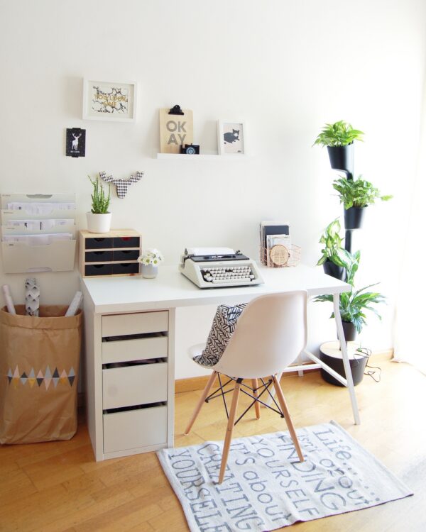 CitySens Vertical Planter – Black 4 Pots with Wi-Fi Smart Watering Kit