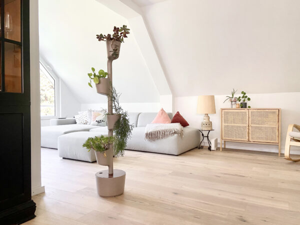 CitySens Vertical Planter – Pine Bark 4 Pots with Wi-Fi Smart Watering Kit and Teak Wood Details