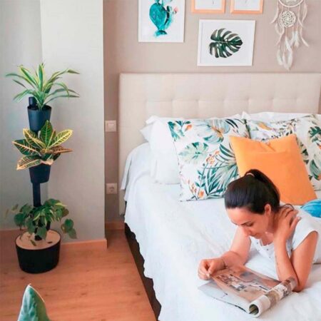 CitySens Vertical Planter – Black 3 Pots Manual Watering - Image 3